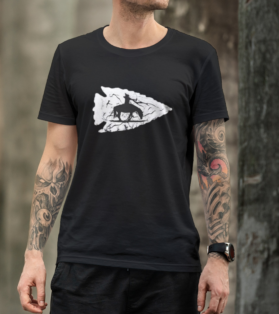 Arrowhead Hunting Native American Relic Hunter Rider On Horse Arrowhead T-Shirt