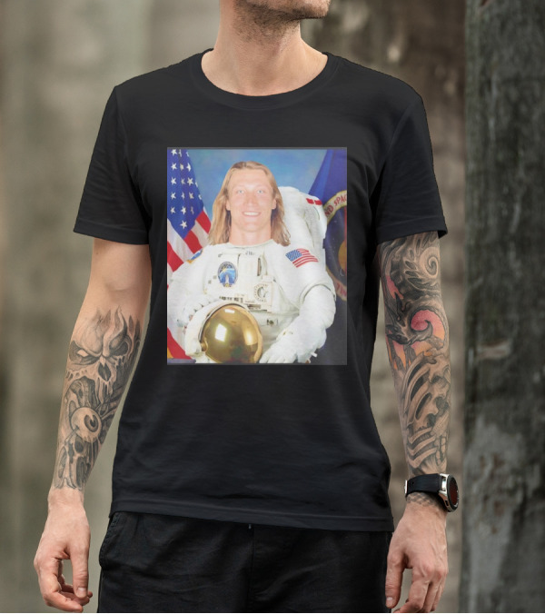 Trevor Lawrence Jacksonville Jaguars Win A Game Or Go To The Moon Astronaut USA Flag T-Shirt
