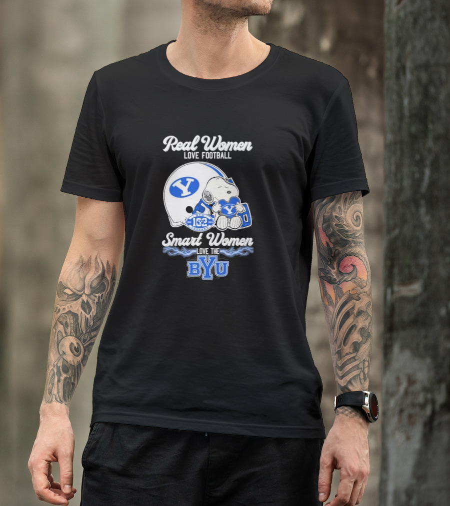 Real Women Love Football Smart Women Love The BYU Cougars Snoopy Helmet Fan 162 T-Shirt