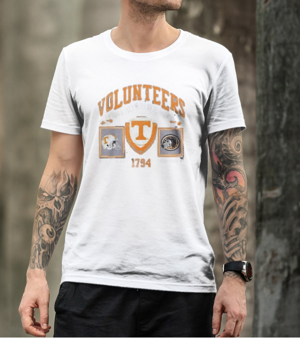 Volunteers Tennessee 1794 Knoxville ET Veritas Liberabit Football Helmet T-Shirt