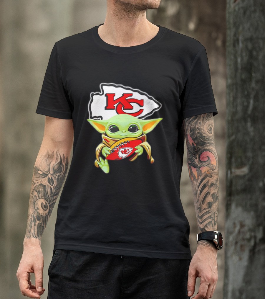 Baby Yoda Star Wars KC Chiefs Hug Football Team T-Shirt