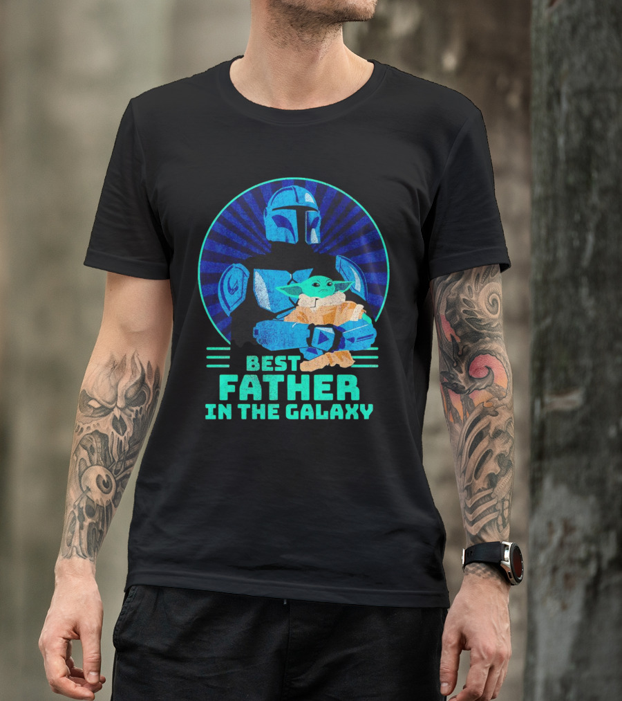 Best Father In The Galaxy Mandalorian Hug Baby Yoda T-Shirt