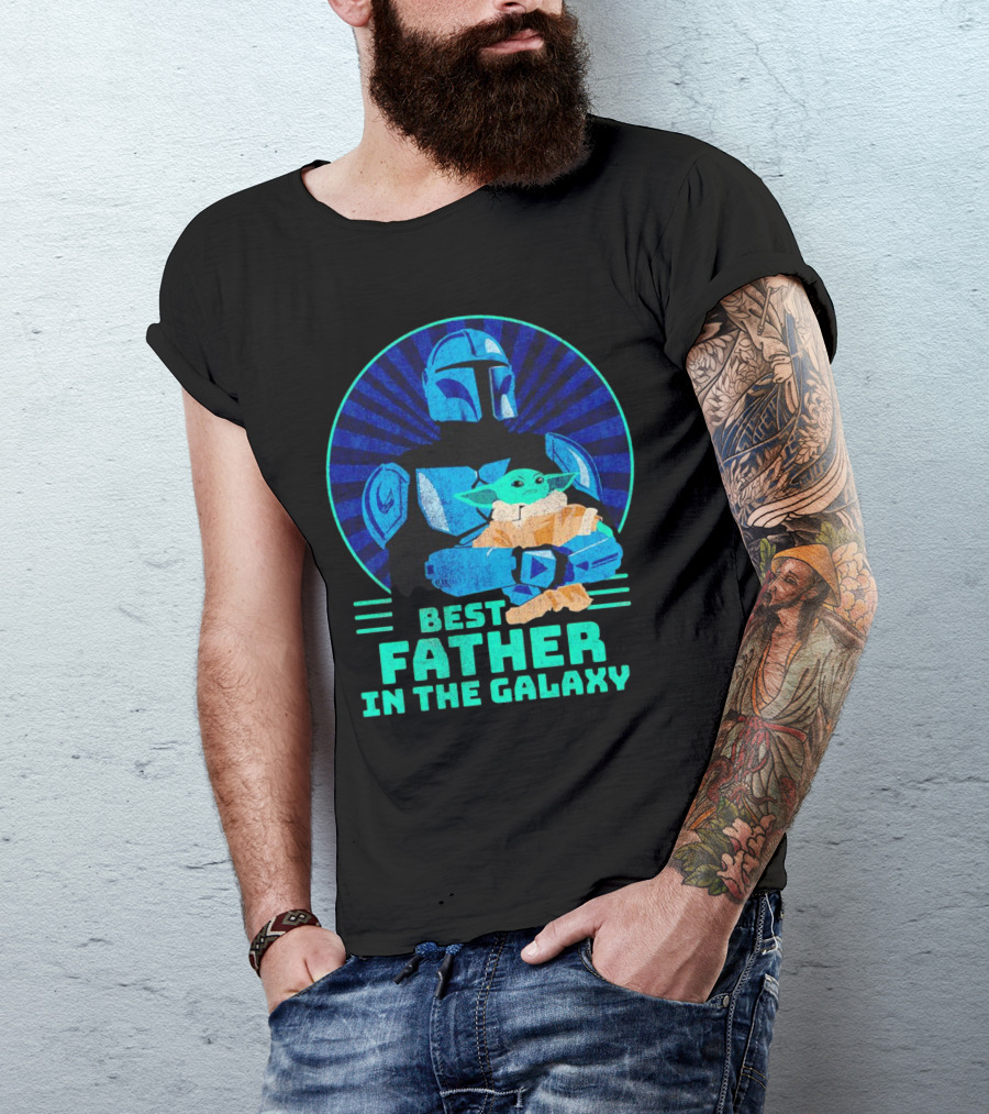 Best Father In The Galaxy Mandalorian Hug Baby Yoda T-Shirt
