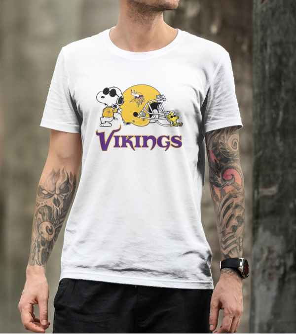 Minnesota Vikings Snoopy Woodstock Helmet T-Shirt