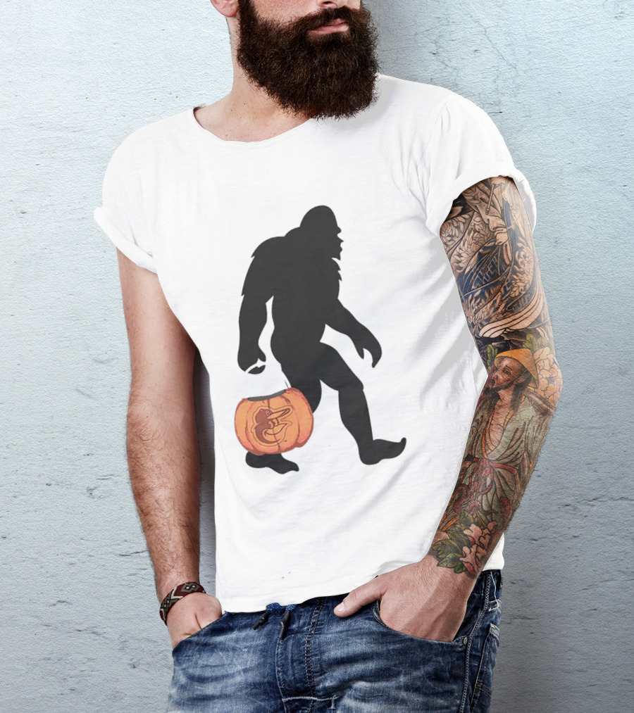 Baltimore Orioles Bigfoot Carrying Pumpkin Halloween T-Shirt