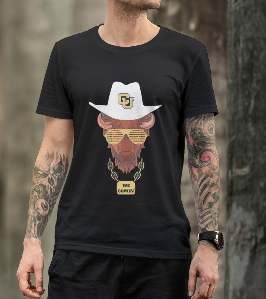 Colorado Buffaloes We Comin' Buffalo With Sunglasses And Cowboy Hat T-Shirt
