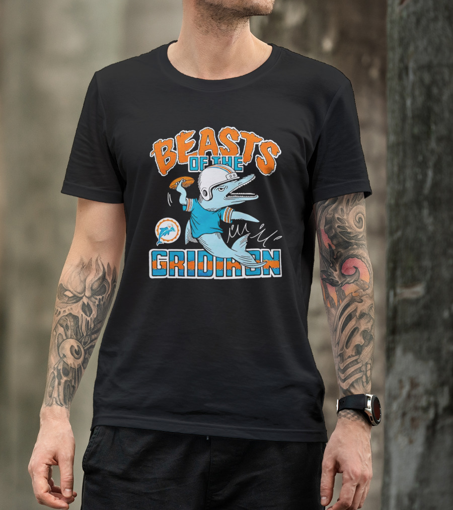 Miami Dolphins Beasts Of The Gridiron Football Dolphin Throwing Pass T-Shirt