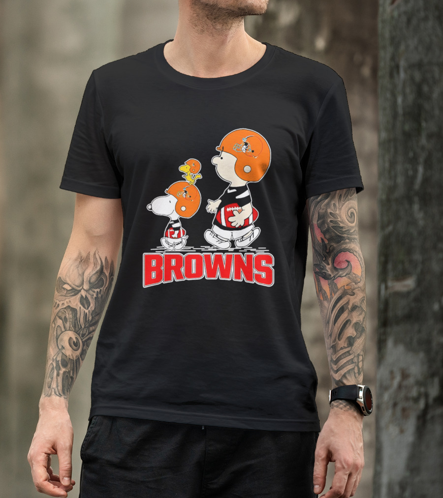 Browns Snoopy Charlie Brown Woodstock Football Helmets T-Shirt