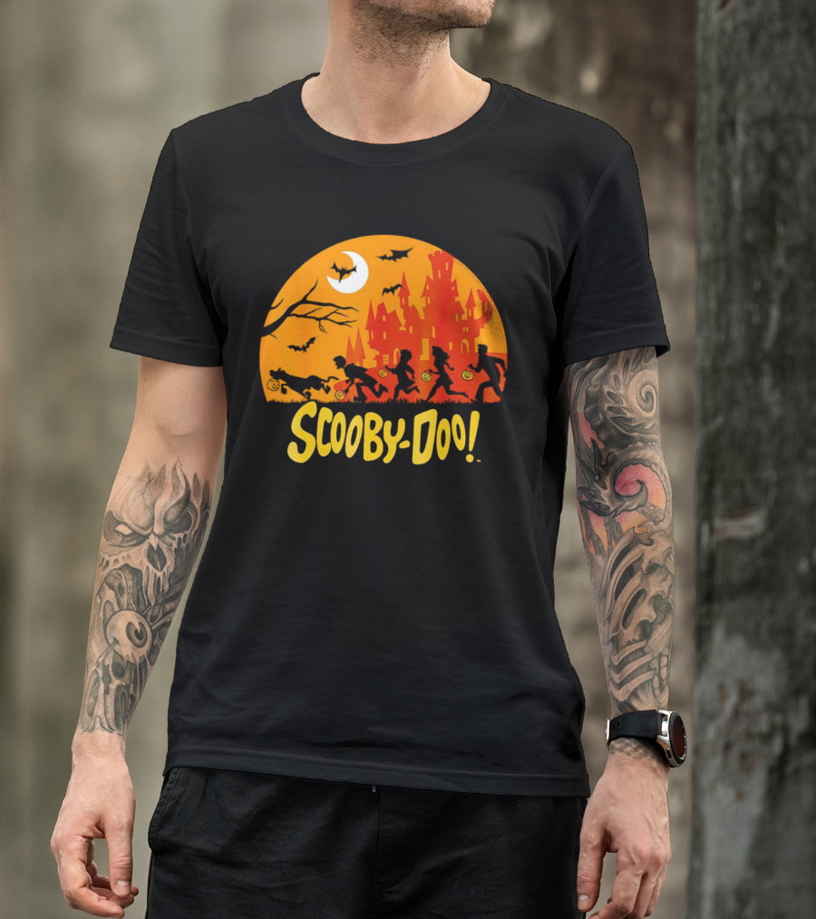 Scooby-Doo Halloween Run With Haunted Castle And Bats T-Shirt