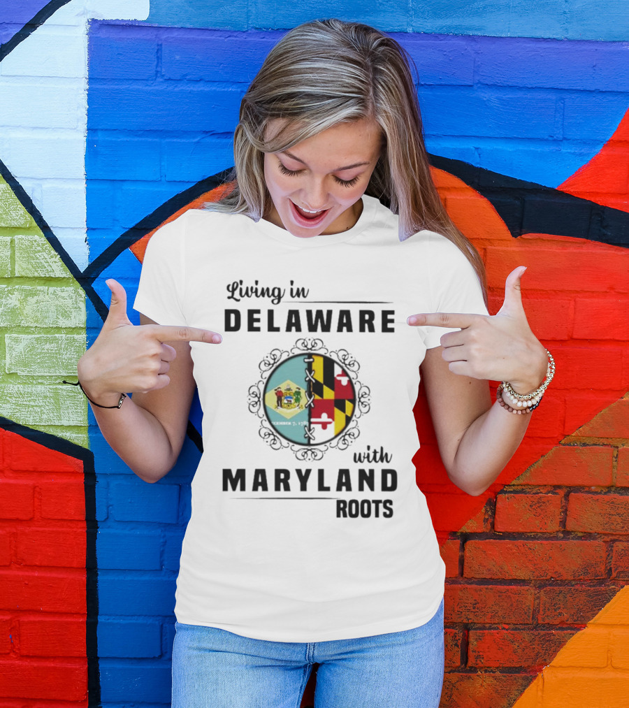 Living In Delaware With Maryland Roots Circle Crest T-Shirt