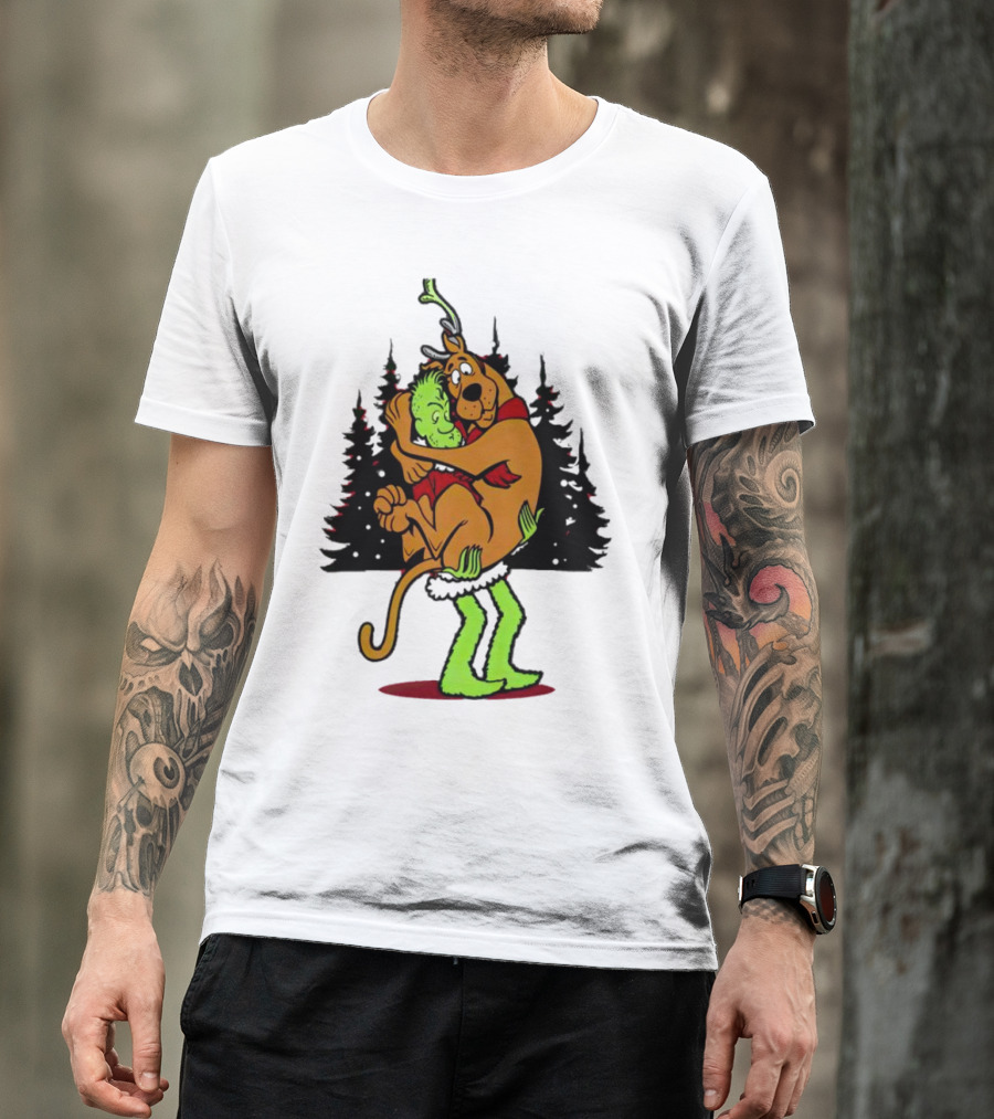 Grinch Scooby-Doo Shaggy Hug Funny Christmas Scene T-Shirt