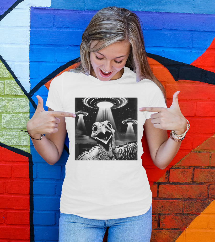 Turkey UFO Selfie Thanksgiving Outer Space Encounter T-Shirt