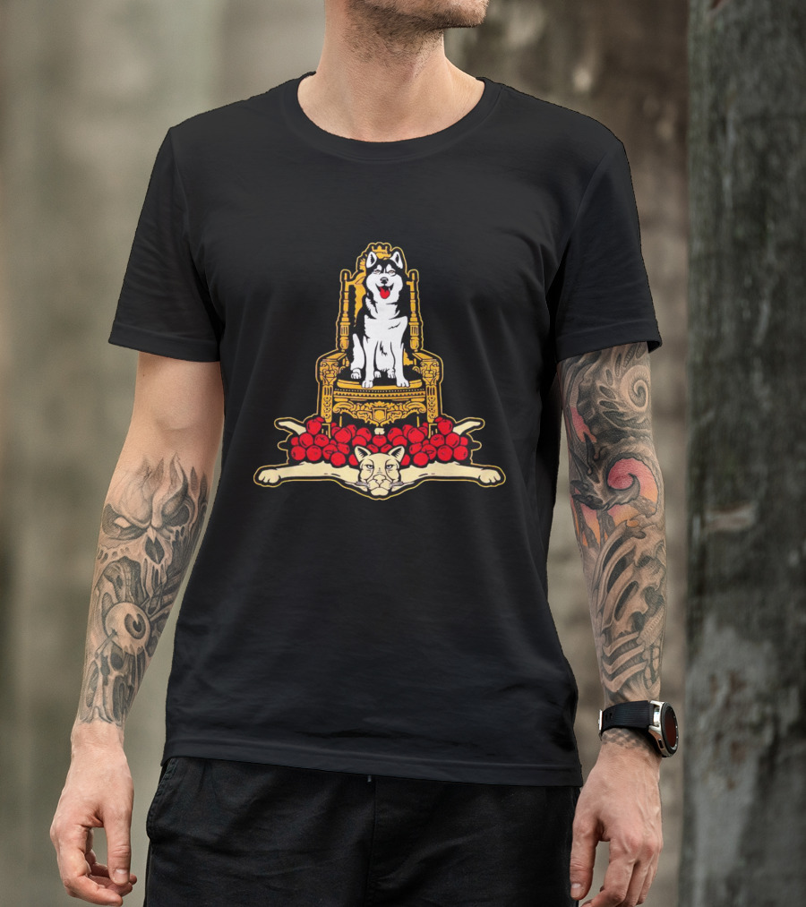 Washington Huskies King Of The Apple Throne With Cougar Rug T-Shirt