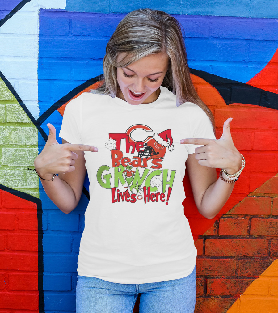 Chicago Bears Grinch Lives Here Christmas Football T-Shirt