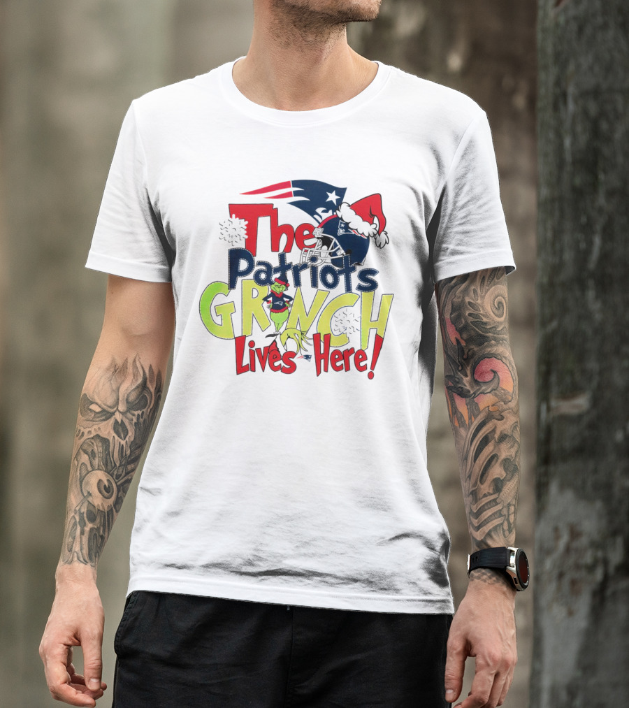 The New England Patriots Grinch Lives Here Christmas Santa Hat T-Shirt