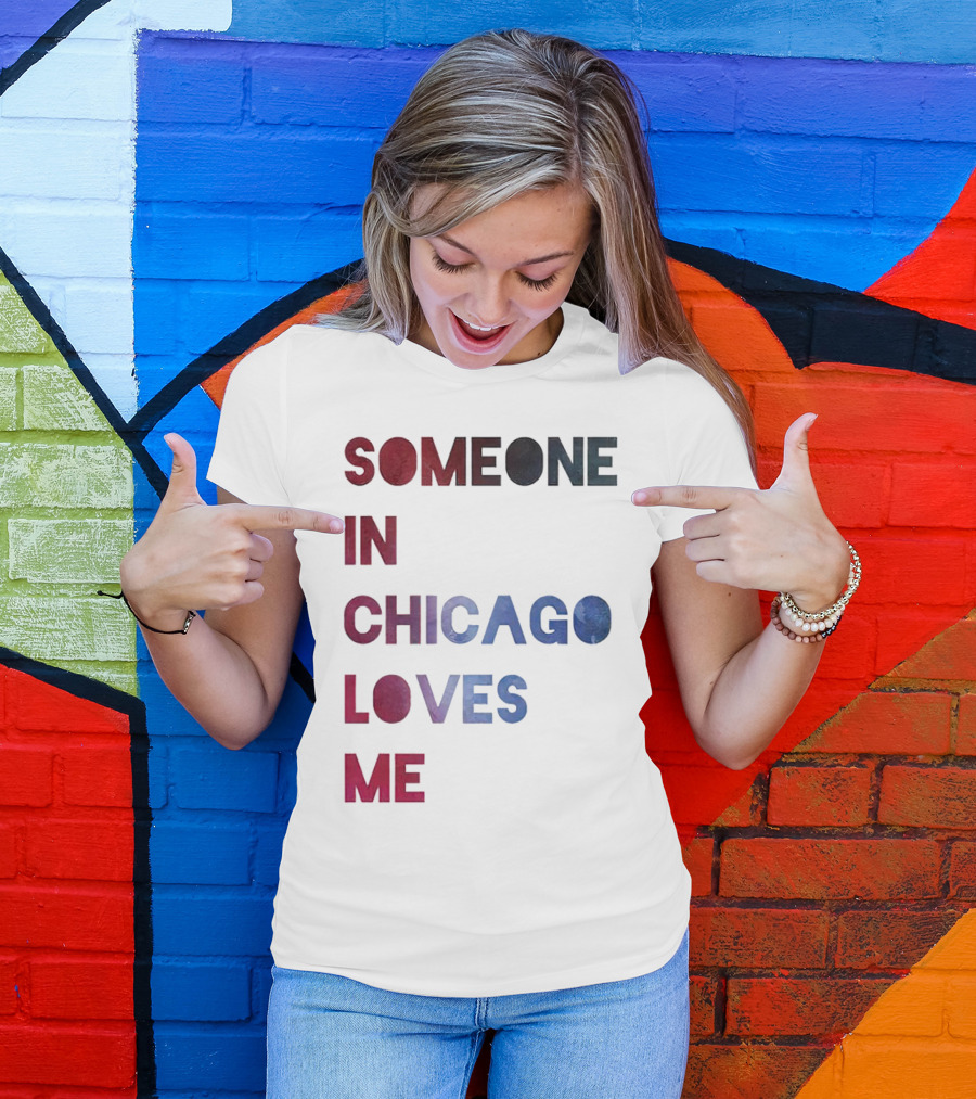 SOMEONE IN CHICAGO LOVES ME T-Shirt