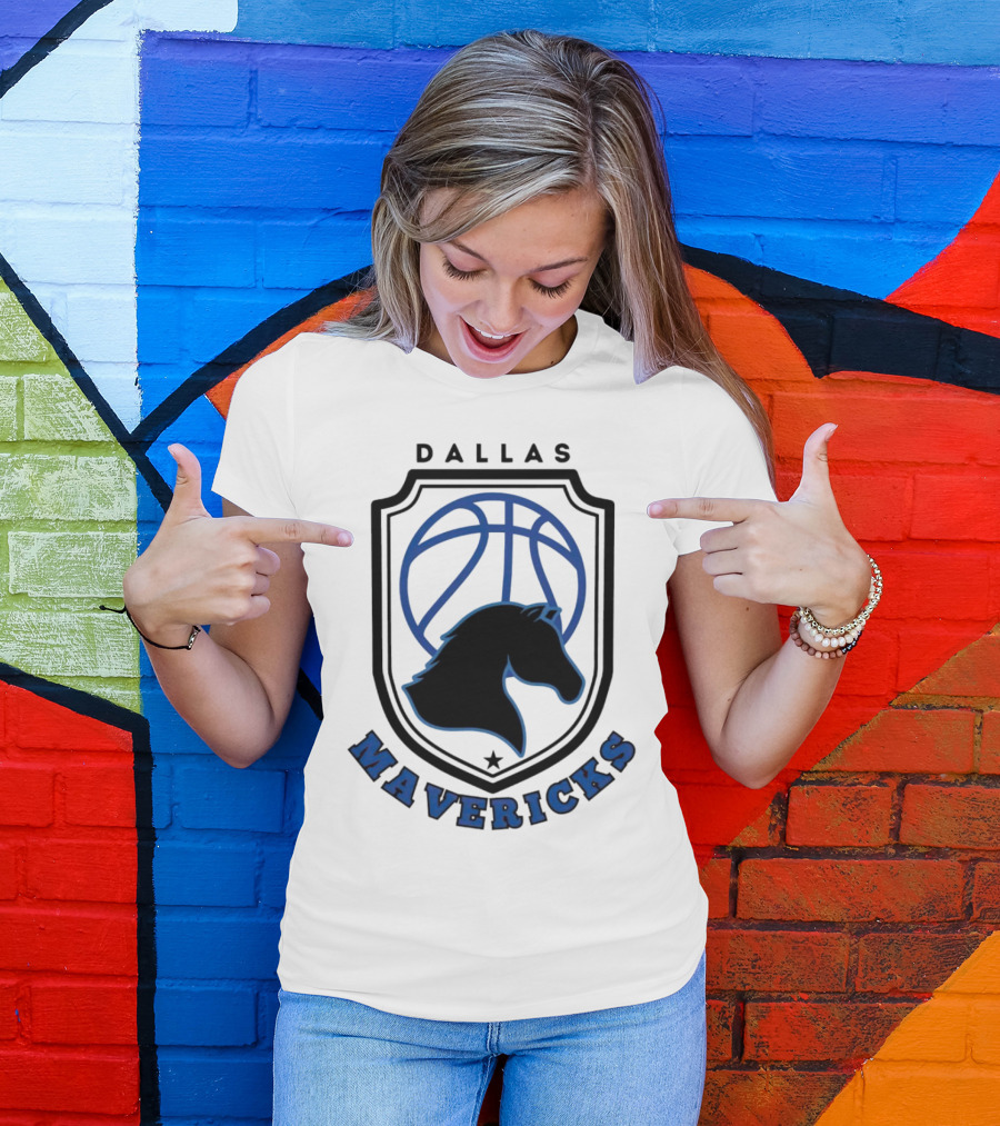 Dallas Mavericks Vintage NBA Basketball Logo Horse Emblem T-Shirt
