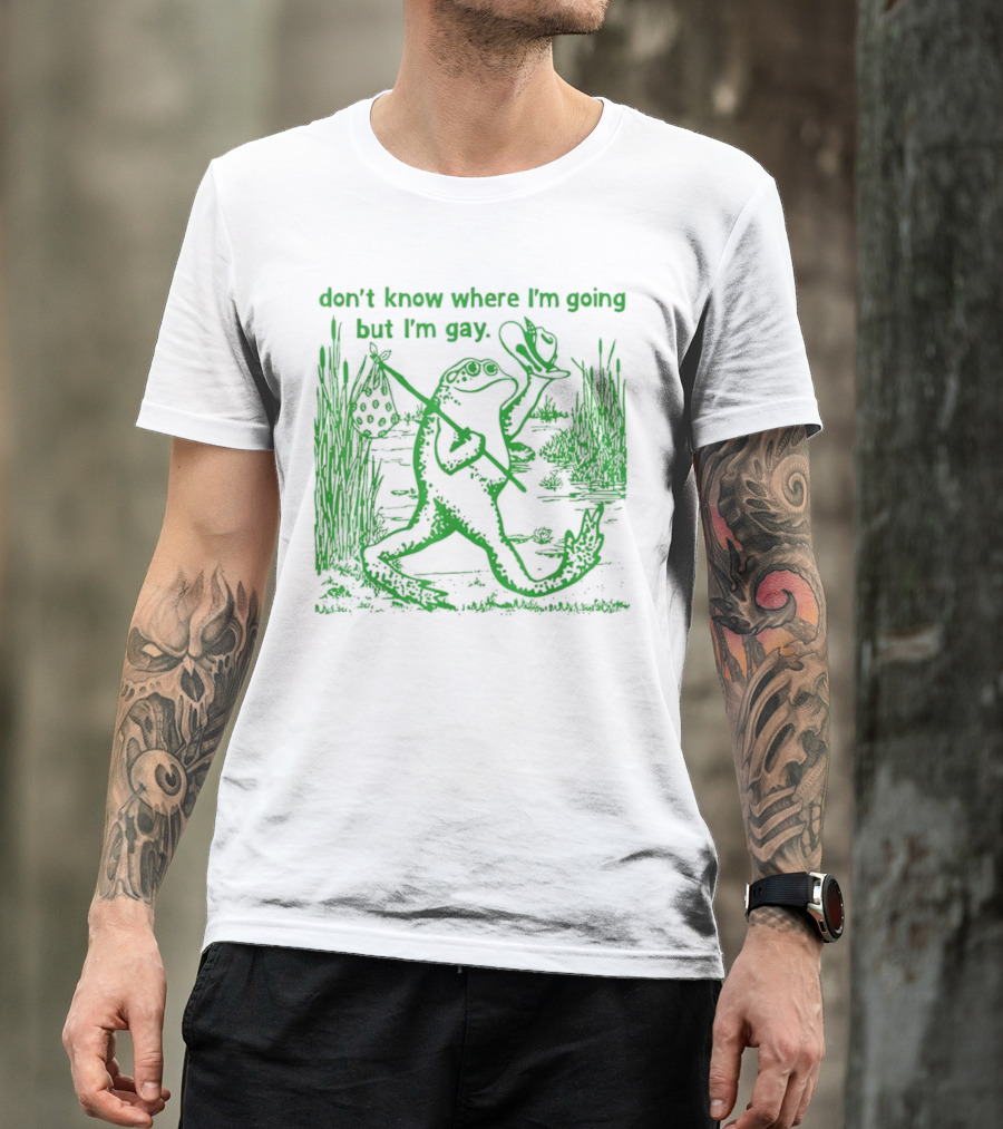 Don't Know Where I'm Going But I'm Gay Frog Carrying Bag And Hat In Nature Scene T-Shirt