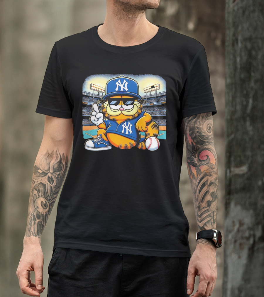 New York Yankees Baseball Garfield Cartoon Stadium Scene T-Shirt