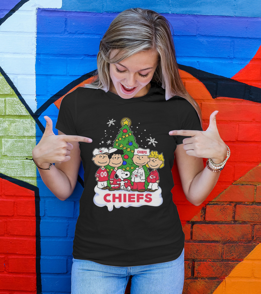 Kansas City Chiefs Snoopy Peanuts Christmas Chiefs Holiday T-Shirt