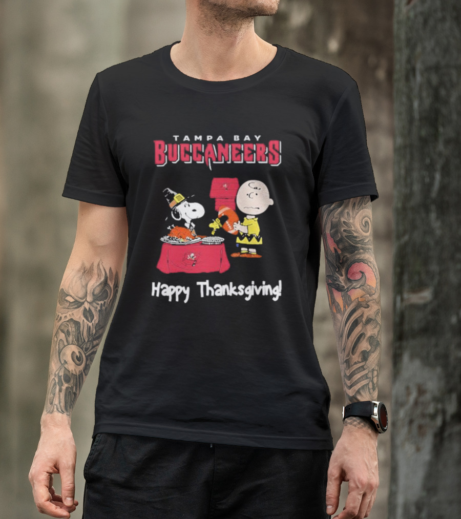 Tampa Bay Buccaneers Thanksgiving Charlie Brown And Snoopy Peanuts T-Shirt