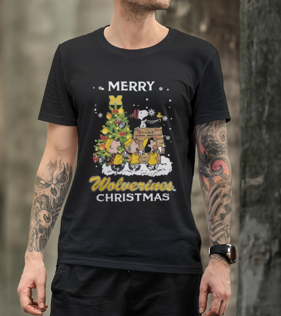 Merry Michigan Wolverines Snoopy And Friends Christmas T-Shirt