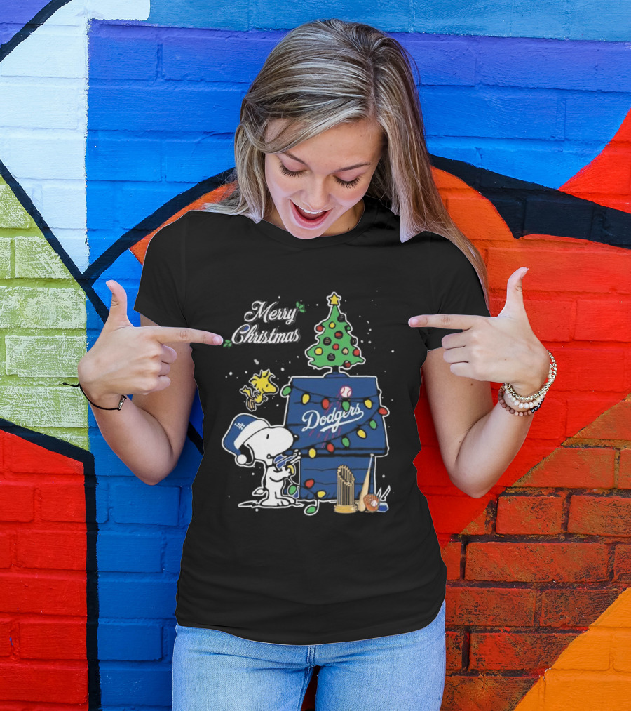 Los Angeles Dodgers Snoopy Merry Christmas Tree 2024 Peanuts Woodstock Santa Hat T-Shirt