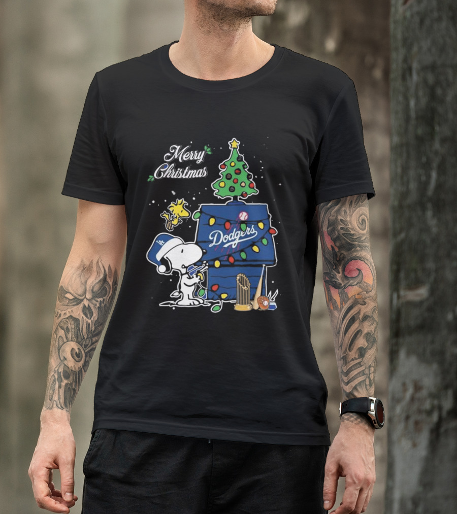 Los Angeles Dodgers Snoopy Merry Christmas Tree 2024 Peanuts Woodstock Santa Hat T-Shirt
