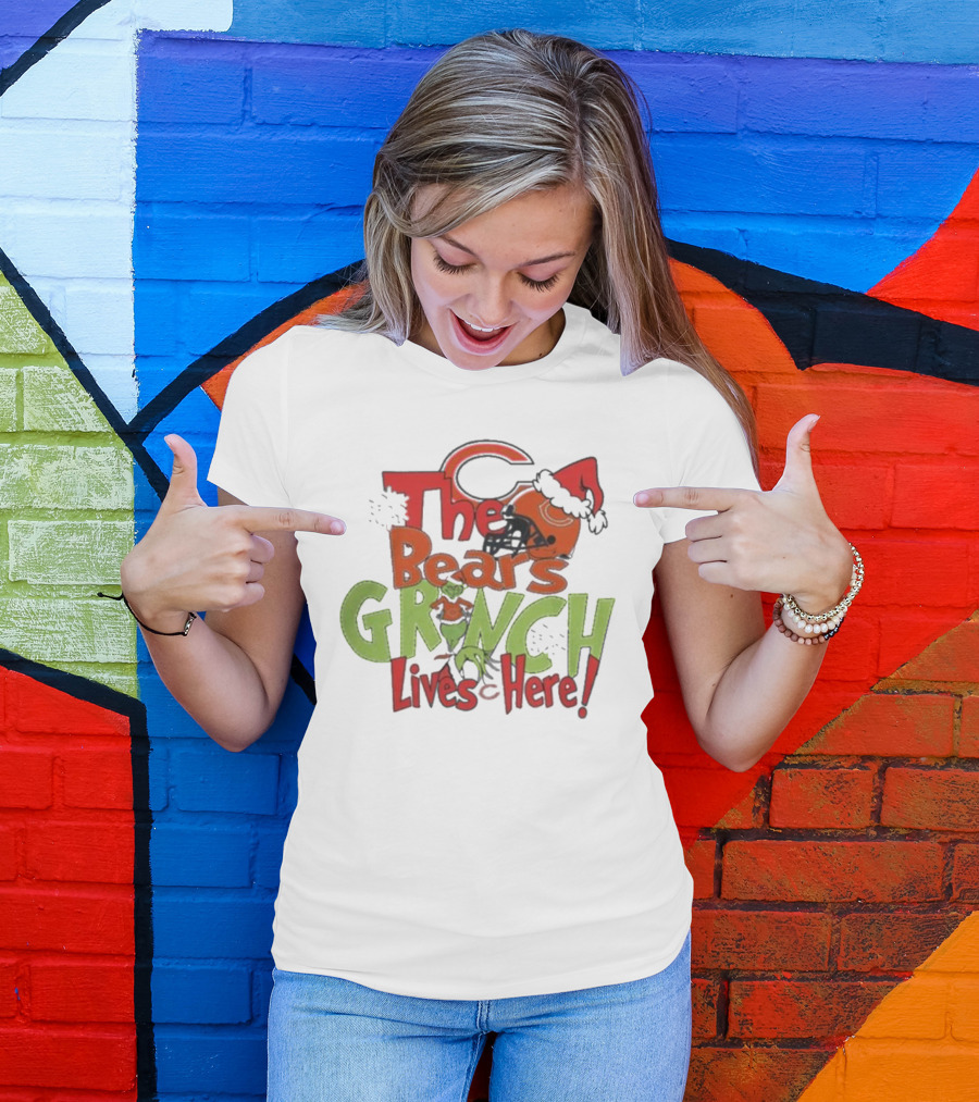 The Bears Grinch Chicago Lives Here Christmas T-Shirt