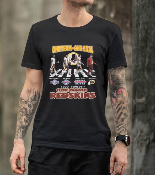 One Team One Goal 1932-Forever One Name Redskins Darrell Green Art Monk John Riggins Joe Gibbs Walking Signatures T-Shirt