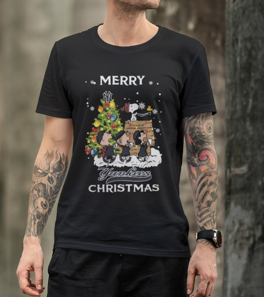 Merry Yankees Christmas Snoopy And Friends T-Shirt