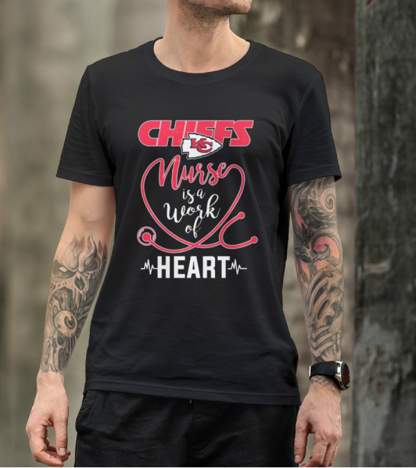 Kansas City Chiefs Nurse Is A Work Of Heart With Arrowhead Logo And Stethoscope Design T-Shirt