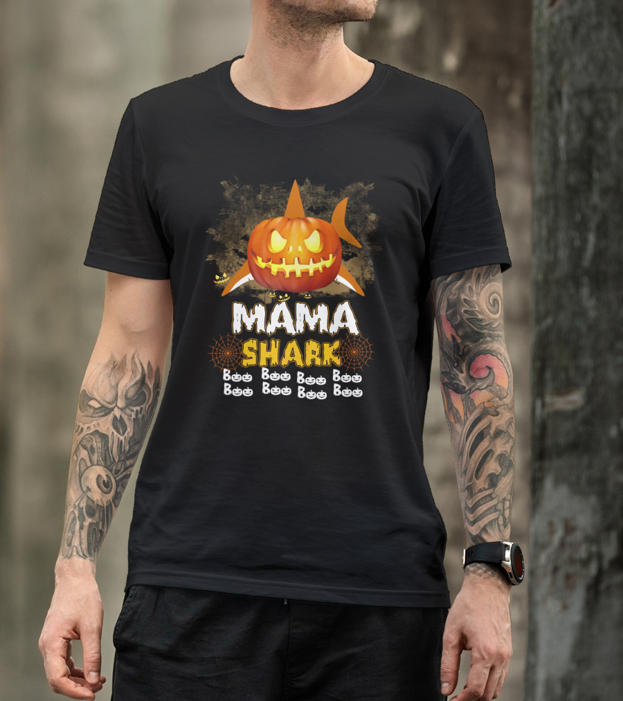 Mama Shark Pumpkin Boo Spooky Halloween Jack-O'-Lantern T-Shirt