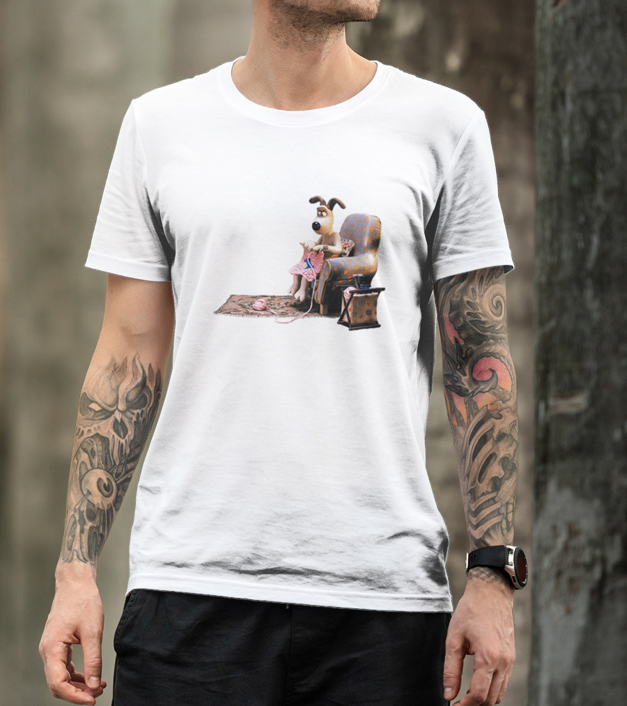 Wallace And Gromit Gromit Knitting In Armchair With Yarn Basket T-Shirt
