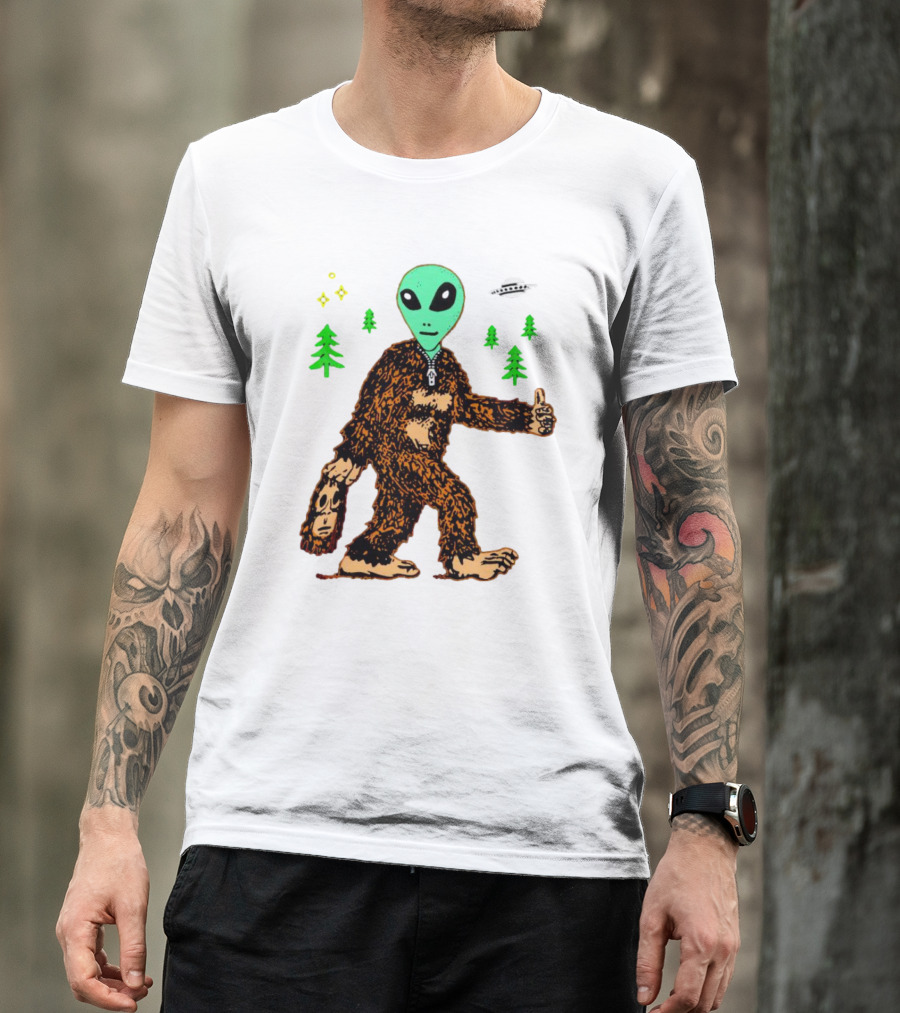 Alien Bigfoot Encounter Forest UFO Adventure T-Shirt