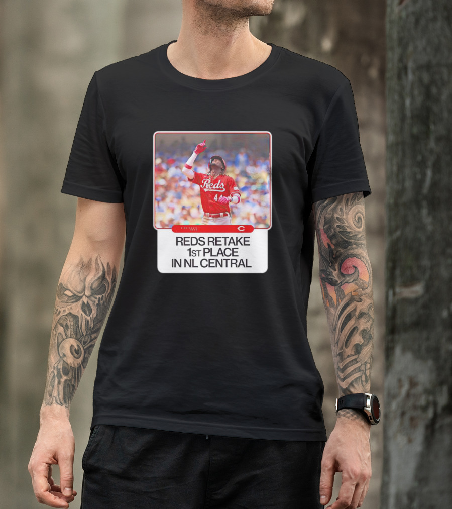Elly De La Cruz Reds Retake 1st Place In NL Central Celebratory Moment T-Shirt