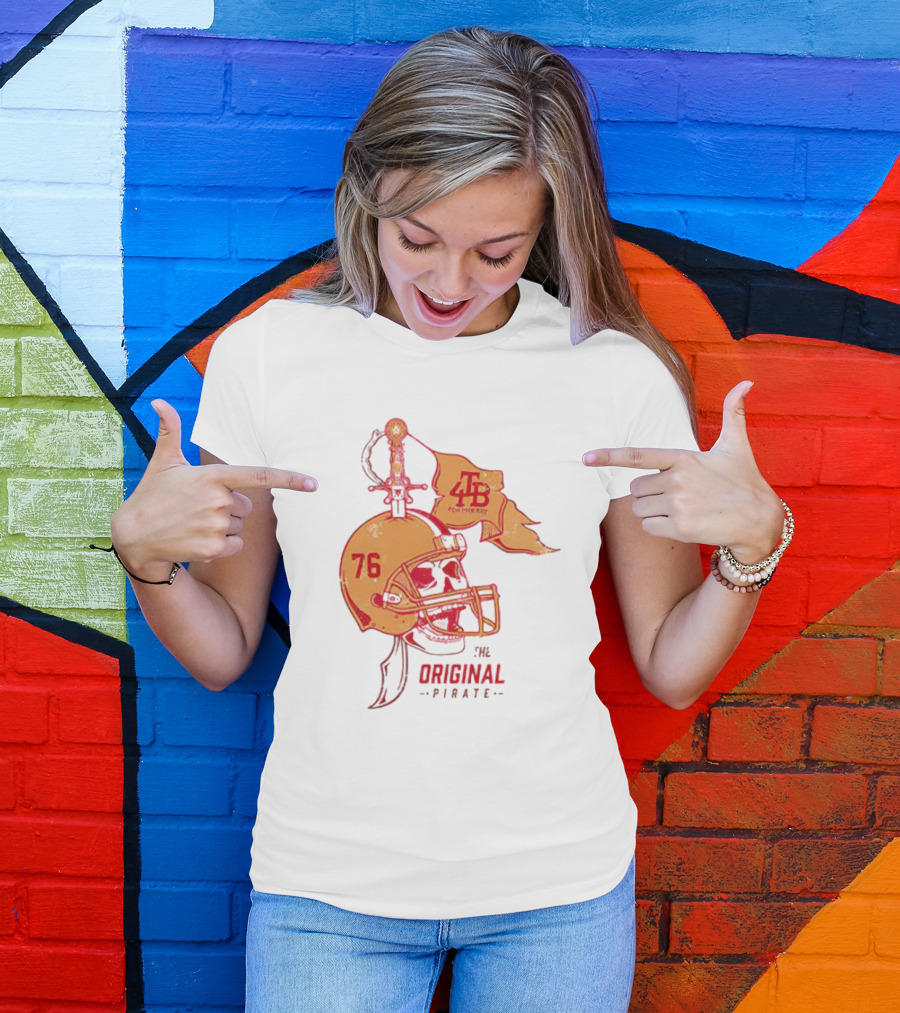 Tampa Bay Buccaneers Skull Helmet 76 The Original Pirate 4TB For The Bay T-Shirt