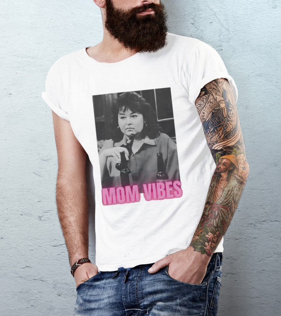 Mom Vibes Retro Style Black And White Image T-Shirt