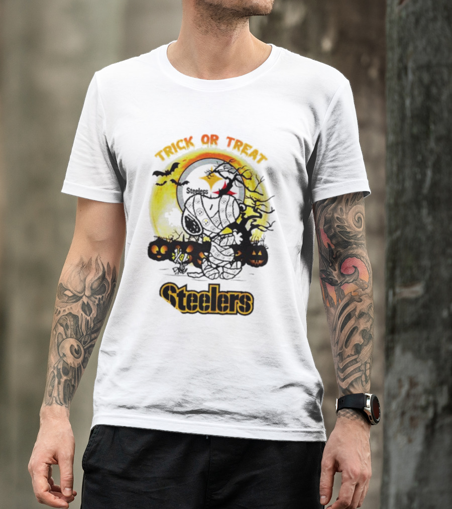 Pittsburgh Steelers Mummy Snoopy Trick Or Treat Halloween Scene T-Shirt
