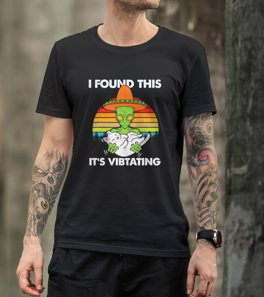 I Found This It's Vibrating Alien Cat Vintage Retro Sunset Sombrero T-Shirt