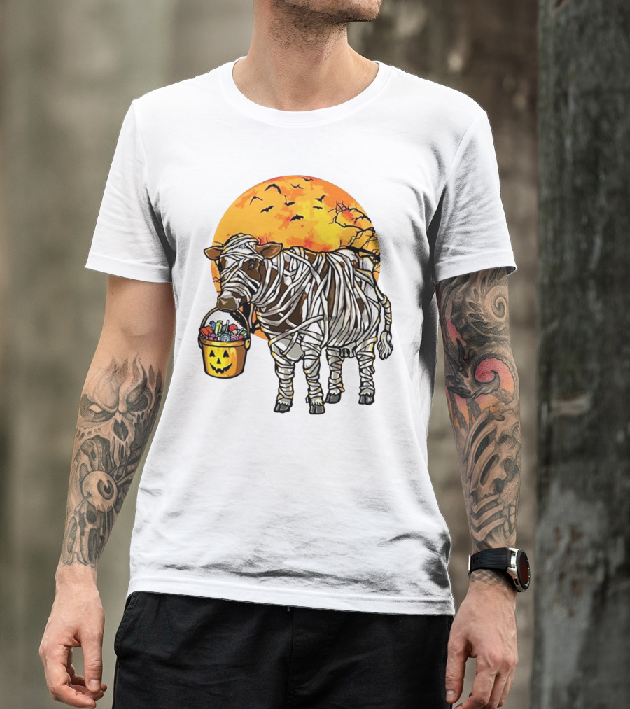 Mummified Cow Trick-or-Treating Under Full Halloween Moon T-Shirt