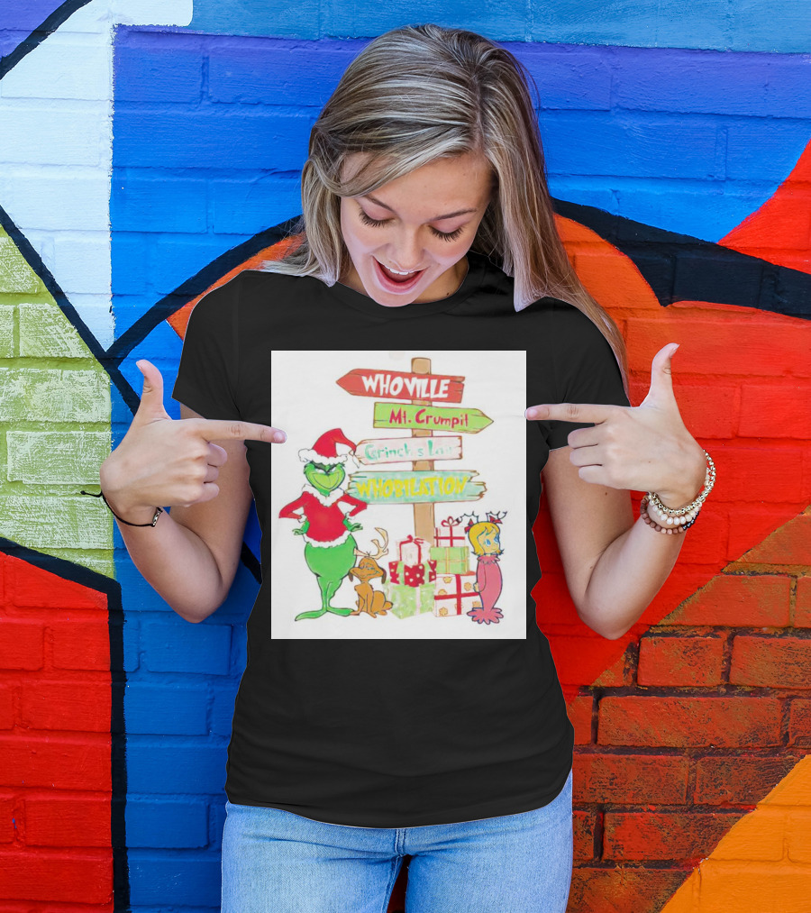 Whoville Mt. Crumpit Grinch’s Lair Whobilation Christmas Scene With Grinch And Max T-Shirt