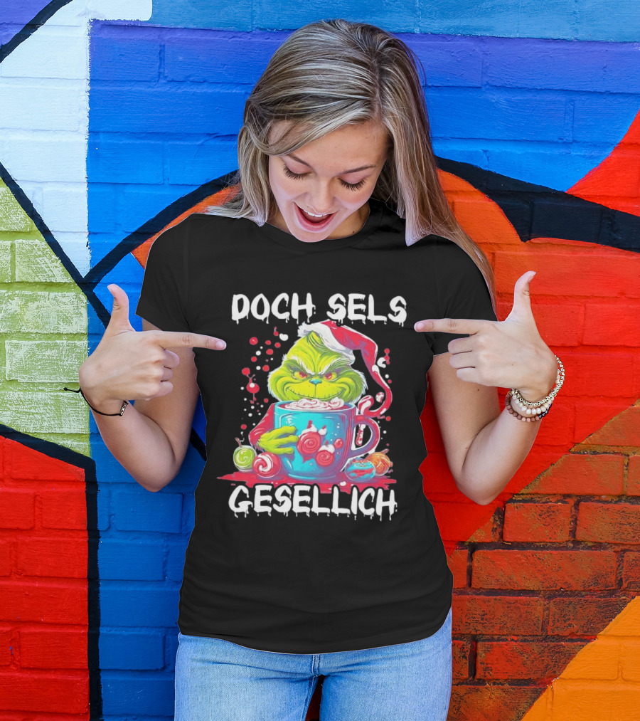 Doch Sels Gesellich Grinch With Santa Hat And Holiday Mug T-Shirt