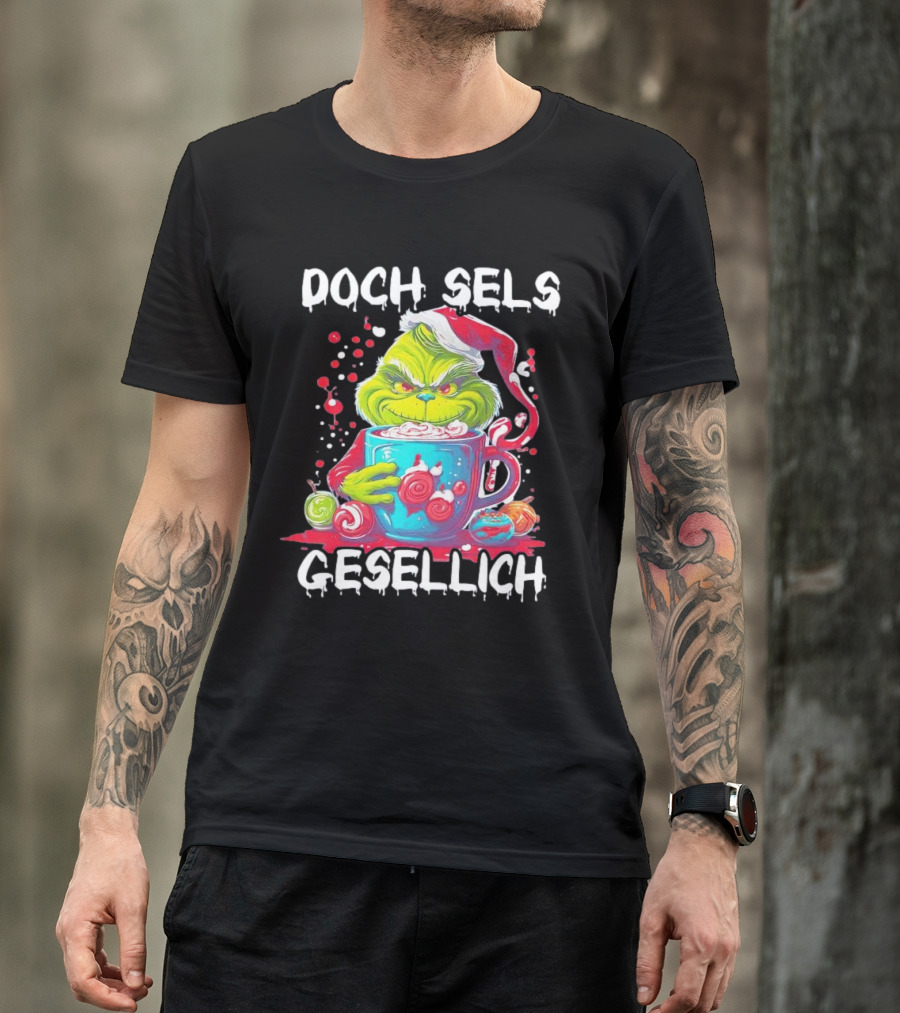 Doch Sels Gesellich Grinch With Santa Hat And Holiday Mug T-Shirt
