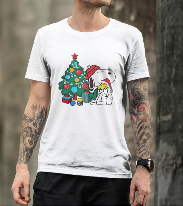 Snoopy Woodstock Christmas Tree Hug Gifts T-Shirt
