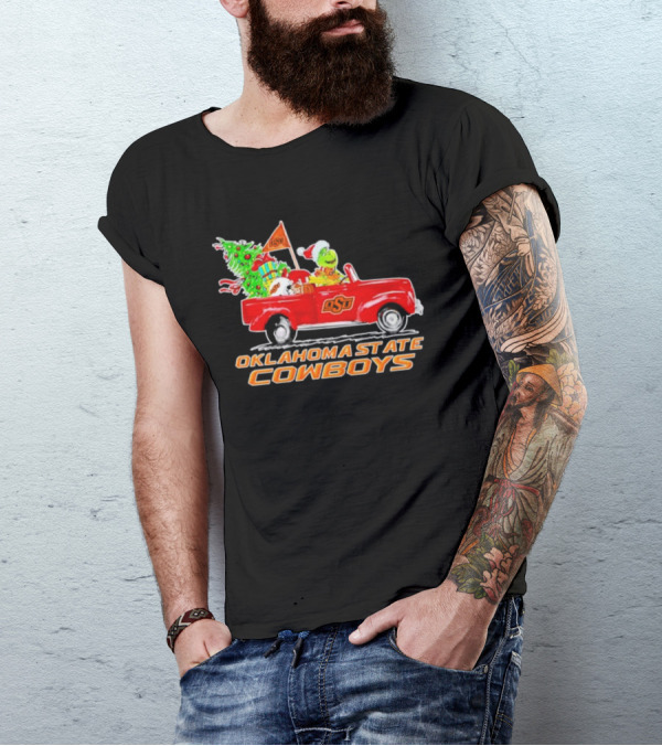 Oklahoma State Cowboys Christmas Grinch And Dog Driving Red OSU Car With Tree And Presents T-Shirt