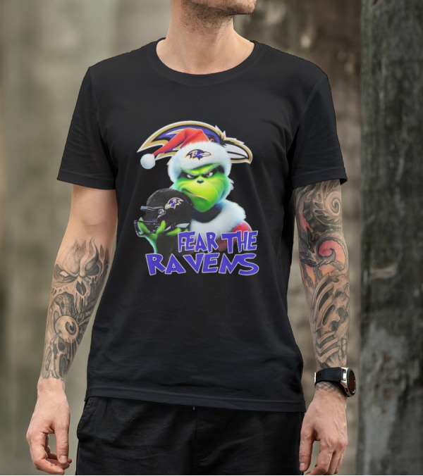 Grinch Wearing Santa Hat Holding Baltimore Ravens Helmet Fear The Ravens T-Shirt