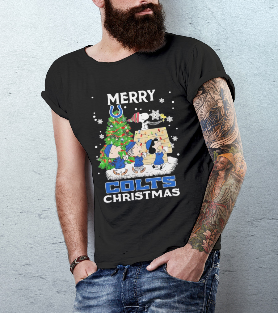 Merry Christmas Peanuts Characters Indianapolis Colts T-Shirt