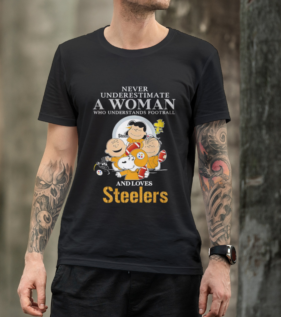Peanuts Characters Never Underestimate A Woman Who Loves Steelers Football T-Shirt