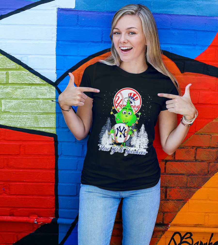 New York Yankees Grinch Christmas Hug With Baseball And Trees T-Shirt